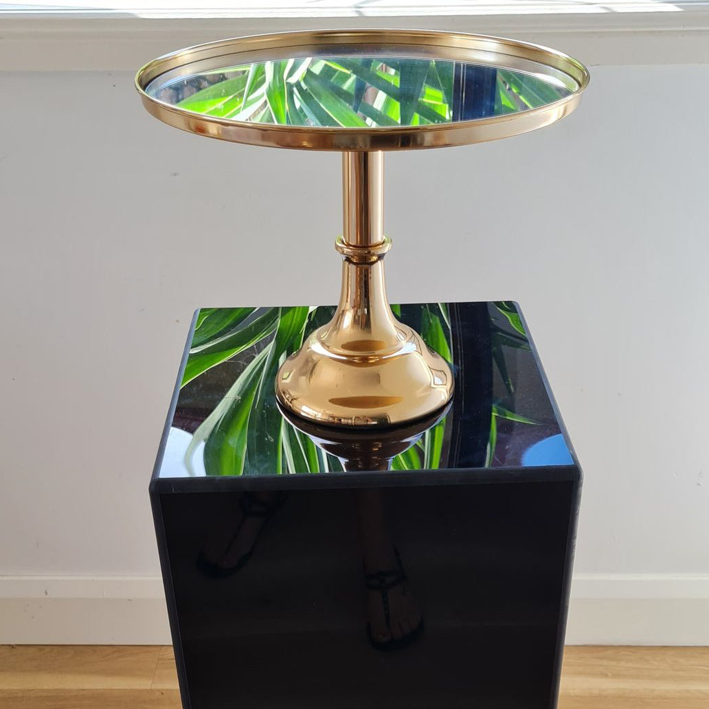 Gold cake stand